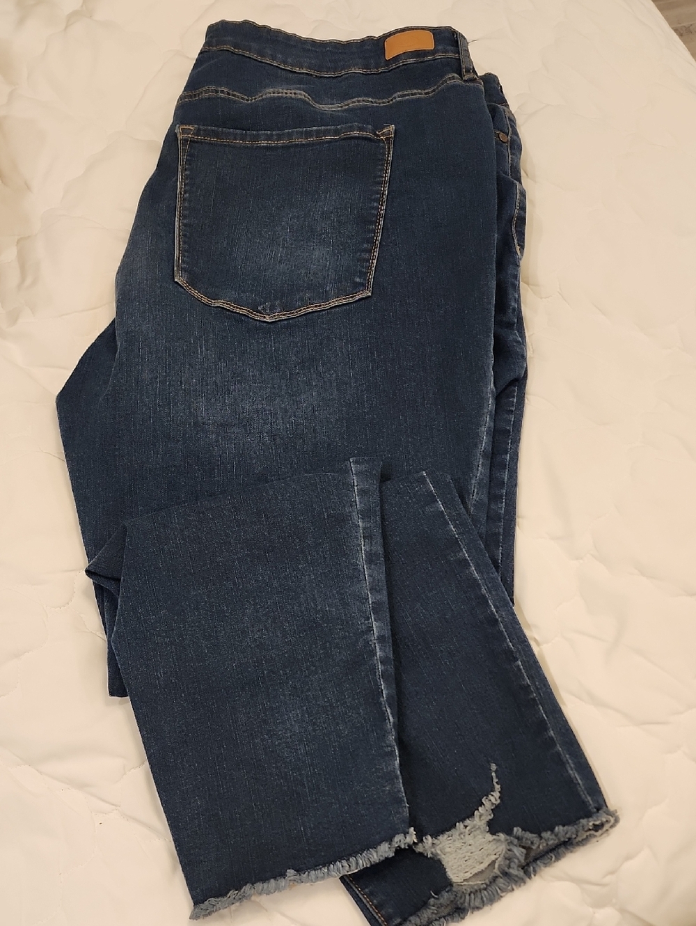 sofia by sofia vergara Dark Blue Frayed Hem Ankle Jeans